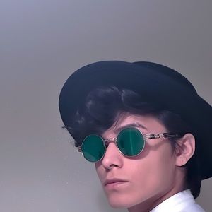 Meet your Posher, Yhoshua